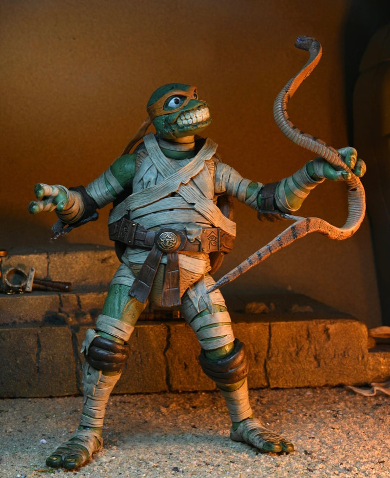 Teenage Mutant Ninja Turtle / Universal Monsters Mummy Michelangelo Ultimate Action Figure - NECA